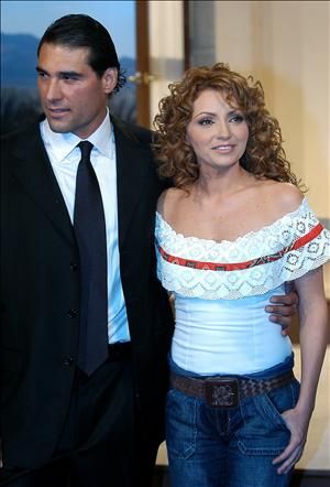 Eduardo Yáñez and Angelica Rivera