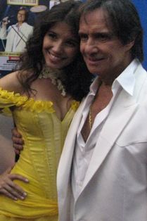 Paula Fernandes and Roberto Carlos
