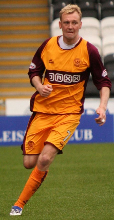Stephen Hughes (footballer born 1982)