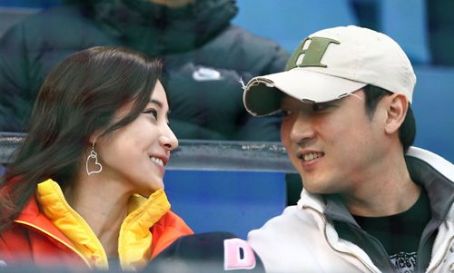 Choi Dong-Joon and Chae-young Han