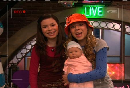 Icarly Stills. Red Carpet Pictures. Event Photos. Icarly Tv Show Set Images