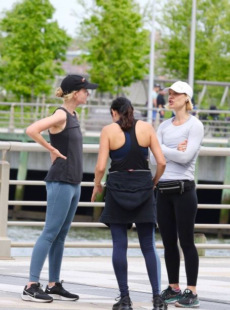 Carey Mulligan – Jogging in Manhattan’s Hudson River Park