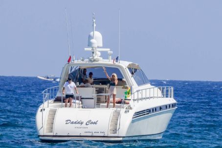 Victoria Silvstedt – Is seen on a yacht in Saint-Tropez | Victoria