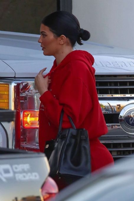 Kylie Jenner – Arriving at Milk Studio in Los Angeles