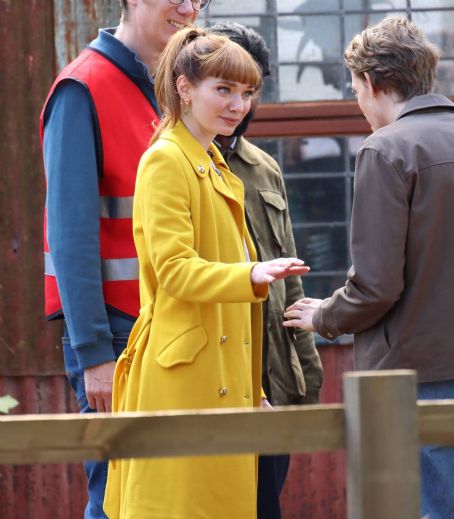 Eleanor Tomlinson – Filming scenes for series three of The Outlaws in ...