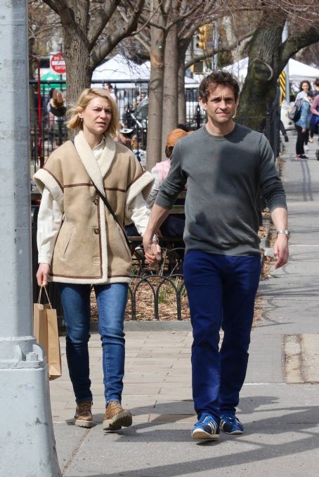 Claire Danes – With Hugh Dancy hold hands while out in Manhattan’s West Village