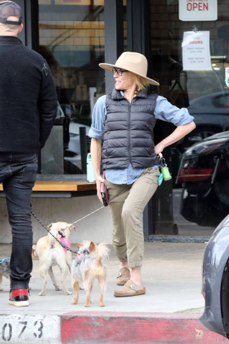 Julie Bowen – Is spotted at McConnell’s ice cream in Los Angeles