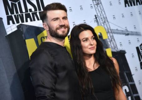 Who is Sam Hunt dating? Sam Hunt girlfriend, wife