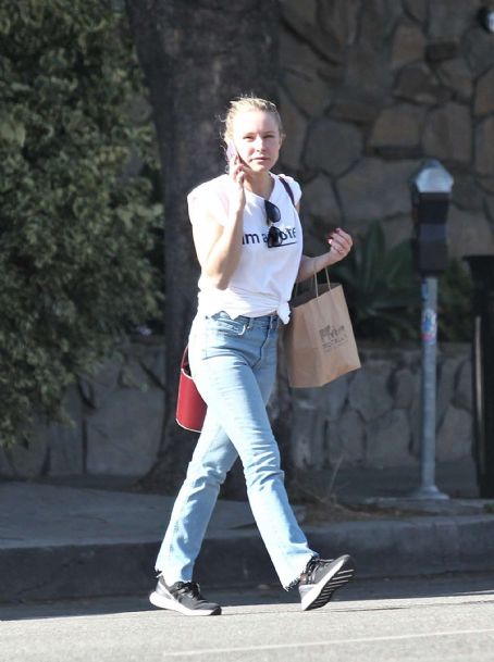 kristen bell wears striped blue shirt and jeans for a shopping trip with  her daughter in west hollywood, california-230722_7