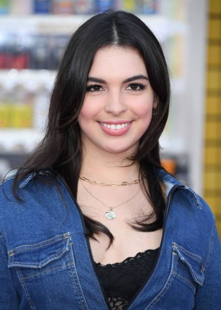 Who is Isabella Gomez dating? Isabella Gomez boyfriend, husband