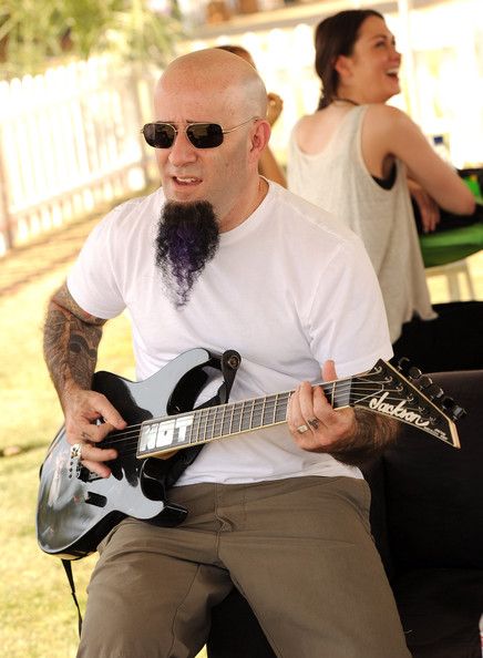 Scott Ian of Anthrax practices backstage during The Big 4 held at the ...