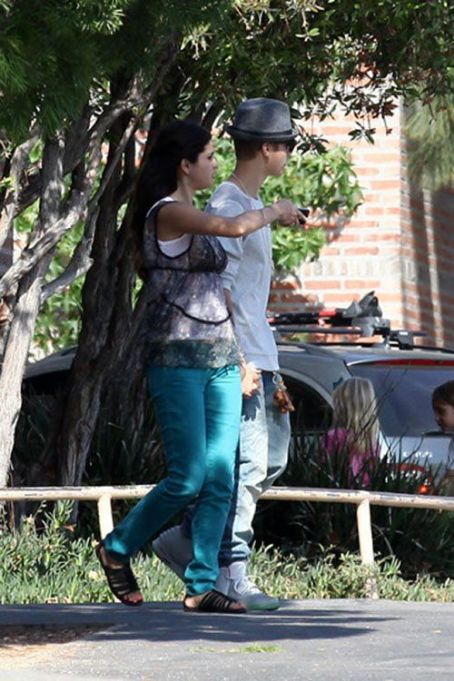 Selena Gomez on the Set of Feed the Dog in Los Angeles August 3, 2012 –  Star Style