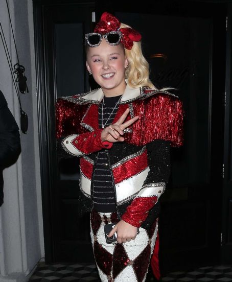 Jojo Siwa in extravagant outfit to dinner at Craigs in West Hollywood