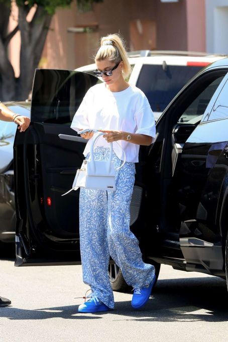 Hailey Bieber Visiting The Nine Zero One Hair Salon In West Hollywood Famousfix