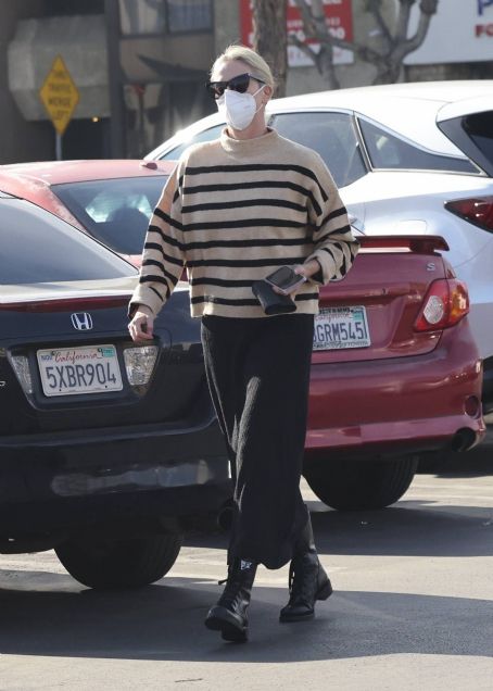 Charlize Theron – Shopping ahead of Christmas at Gelson’s Market in