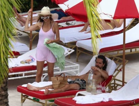 Heidi Klum – With Tom Kaulitz at the pool in Miami Beach