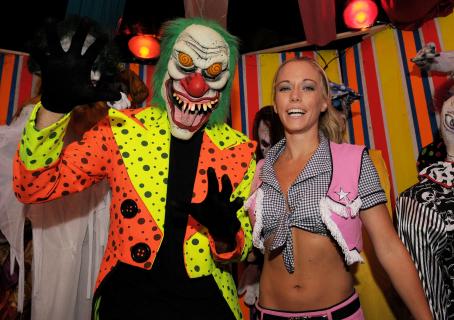 Kendra Wilkinson - Playboy Mansion Halloween Party Preview - 24.10.2008 ...