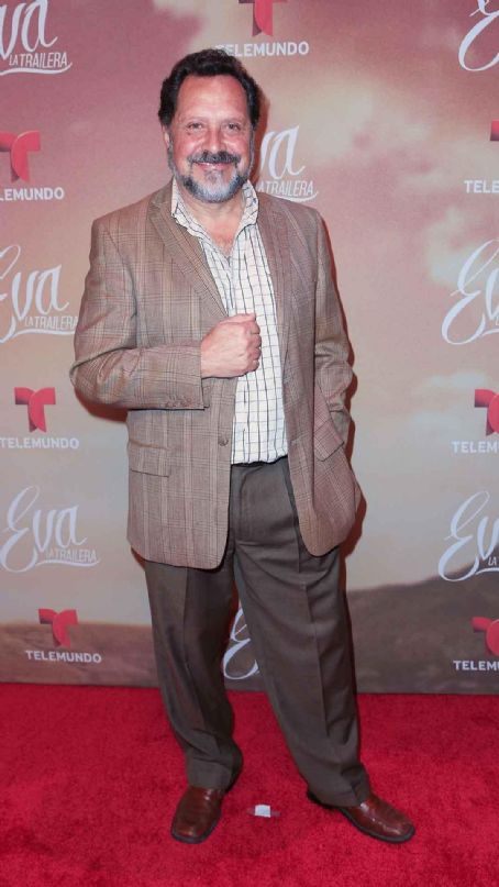 Javier Díaz Dueñas: “Eva la Trailera” premiere - FamousFix