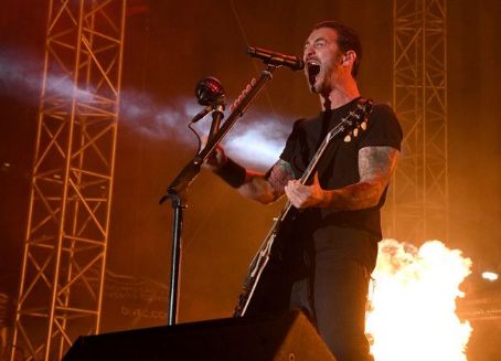 Who is Sully Erna dating? Sully Erna girlfriend, wife