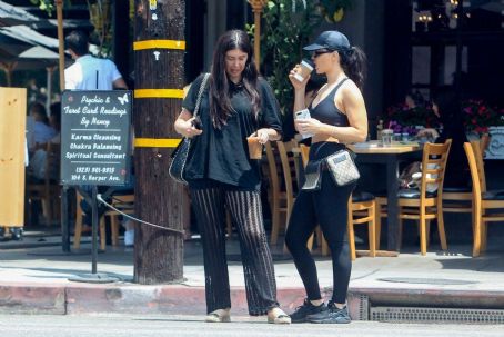 Brittny Gastineau – Grabs lunch with a friend in Hollywood