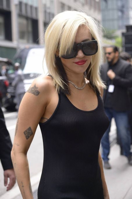 Miley Cyrus – Arrives at Radio City Music Hall in New York