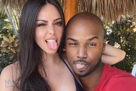 Jimena Sánchez and Tis Zombie