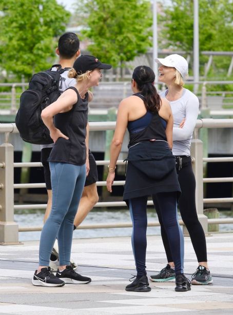 Carey Mulligan – Jogging in Manhattan’s Hudson River Park