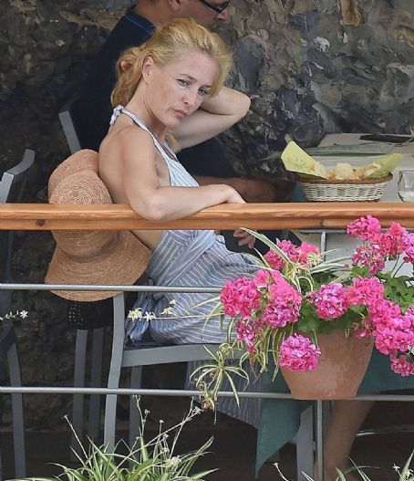 Gillian Anderson In Bikini In Portofino Famousfix 1159