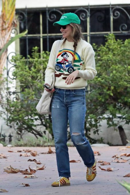 Olivia Wide – Keeps it casual in a Minnie Mouse sweater in Los Angeles