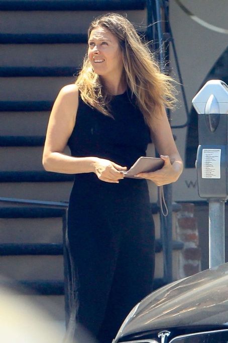 Alicia Silverstone – Feeding the meter in Beverly Hills | Alicia