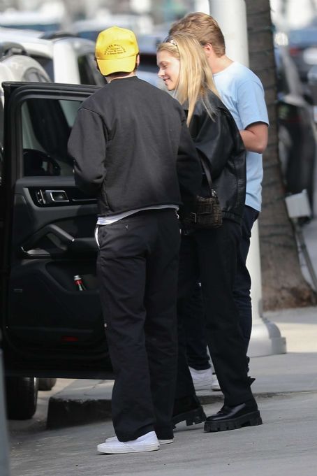 Nicola Peltz and Brooklyn Beckham – Shopping for jewelry at XIV Karats