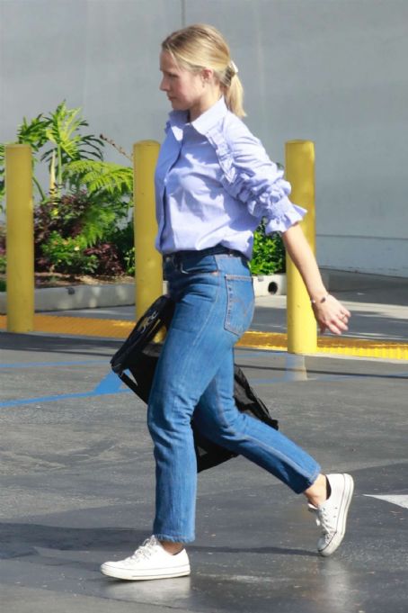 Kristen Bell in Jeans - Out in Los Angeles - November 2013