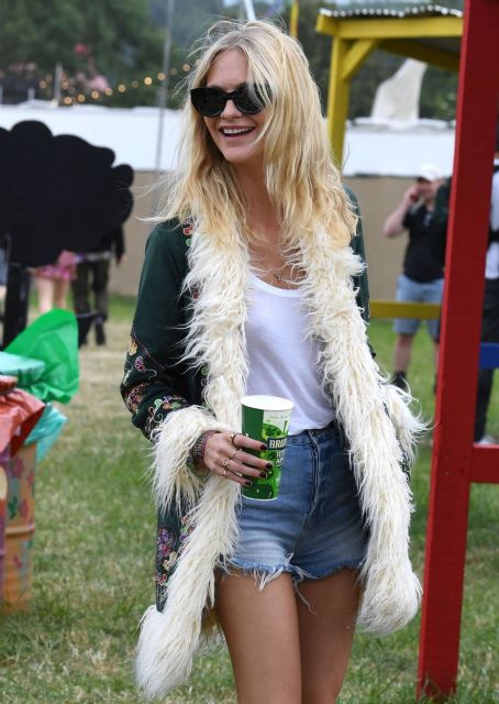 Poppy Delevingne – Spotted at the Glastonbury Festival