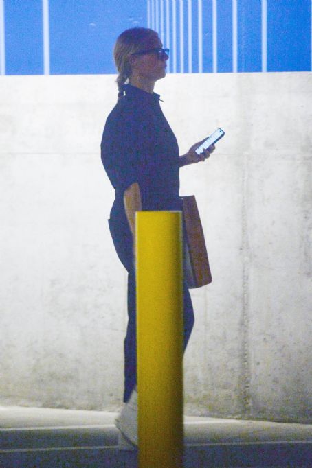 Gwyneth Paltrow – Out in Los Angeles