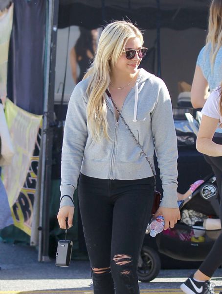 Chloe Moretz at Farmers Market in Studio City | Chloë Grace Moretz