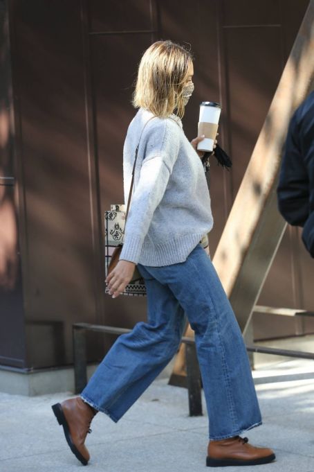 Jessica Alba – Casual style wearing an oversized grey sweater and jeans in Playa Vista