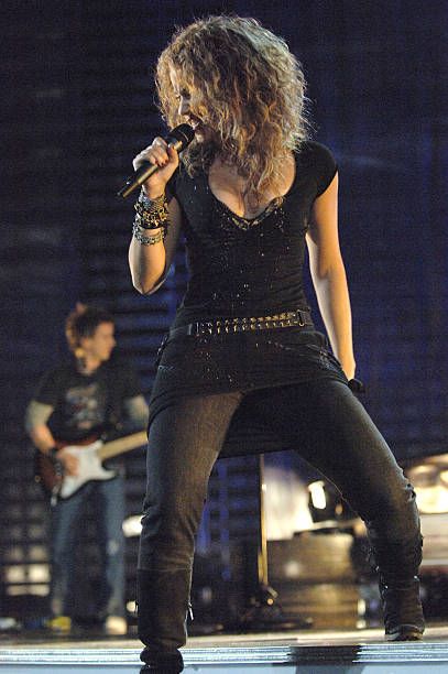 Shakira - MTV European Music Awards Lisbon -  2005