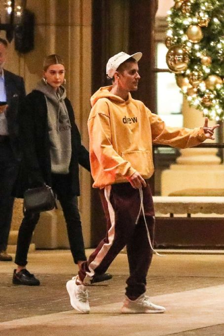 Hailey Baldwin and Justin Bieber – Outside the Montage Hotel in Beverly Hills