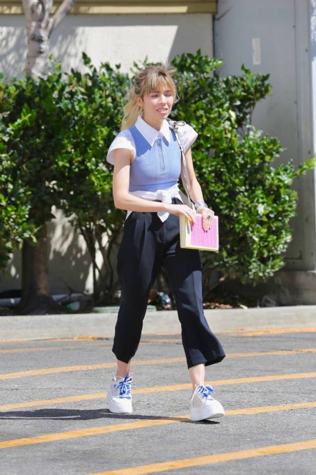 Jennette McCurdy – Arrives to her book signing in Los Angeles
