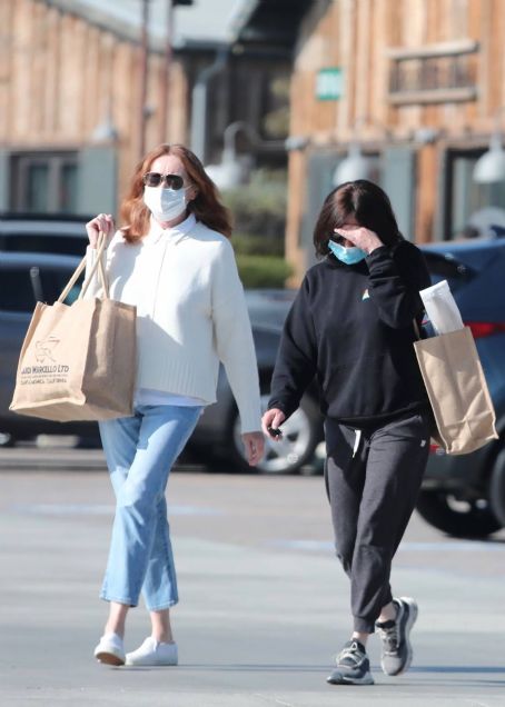 Shannen Doherty – Goes shopping with her mom Rosa in Malibu | Shannen