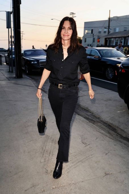 Courteney Cox – In all black out to dinner in Santa Monica