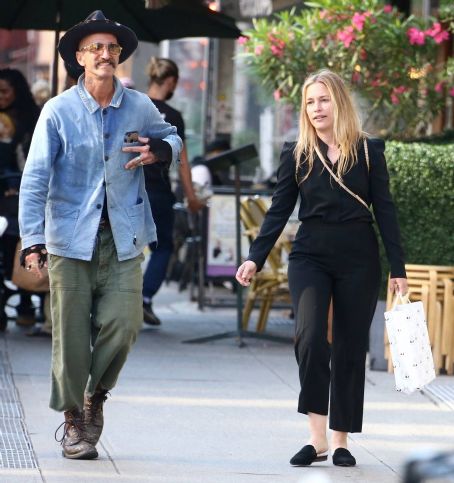 Piper Perabo – Out for lunch with her husband in Soho