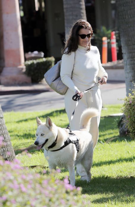 Fran Drescher – Running errands with her dog Angel in Los Angeles
