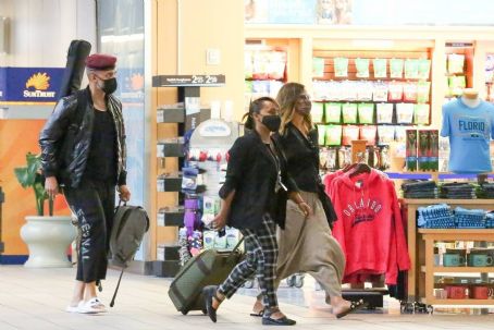 Halle Berry – arriving at Orlando International Airport | Halle Berry