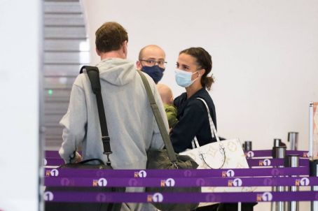 Best of Alicia Vikander on X: Alicia Vikander, her husband Michael  Fassbender and their baby were spotted today at Paris-Charles de Gaulle  airport (France).  / X