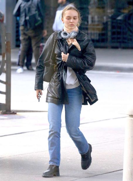 Lily Rose Depp – Outside of JFK airport in New York | Lily-Rose Melody