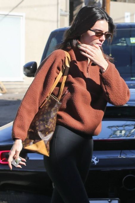 Kendall Jenner – Heads to her Pilates session in Hollywood