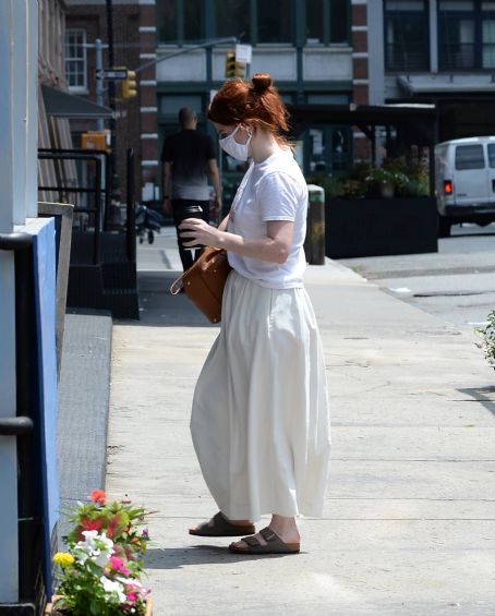 Rose Leslie – Heads out for coffee in New York