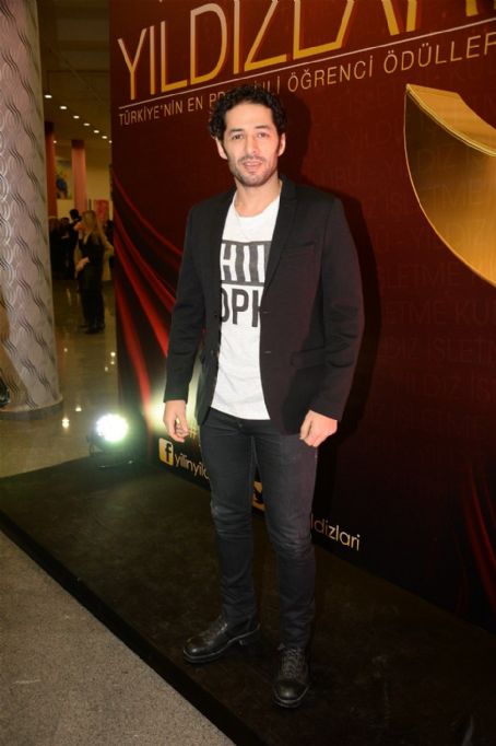 Mert Firat: Iftarlik Gazoz Premiere - FamousFix