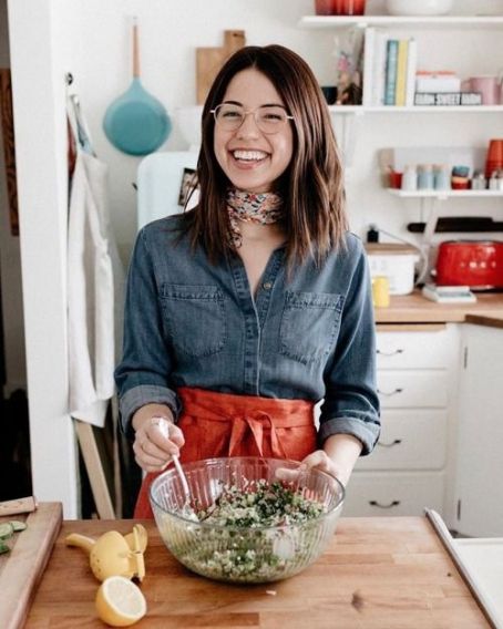 Molly Yeh Photos - Molly Yeh Picture Gallery - FamousFix